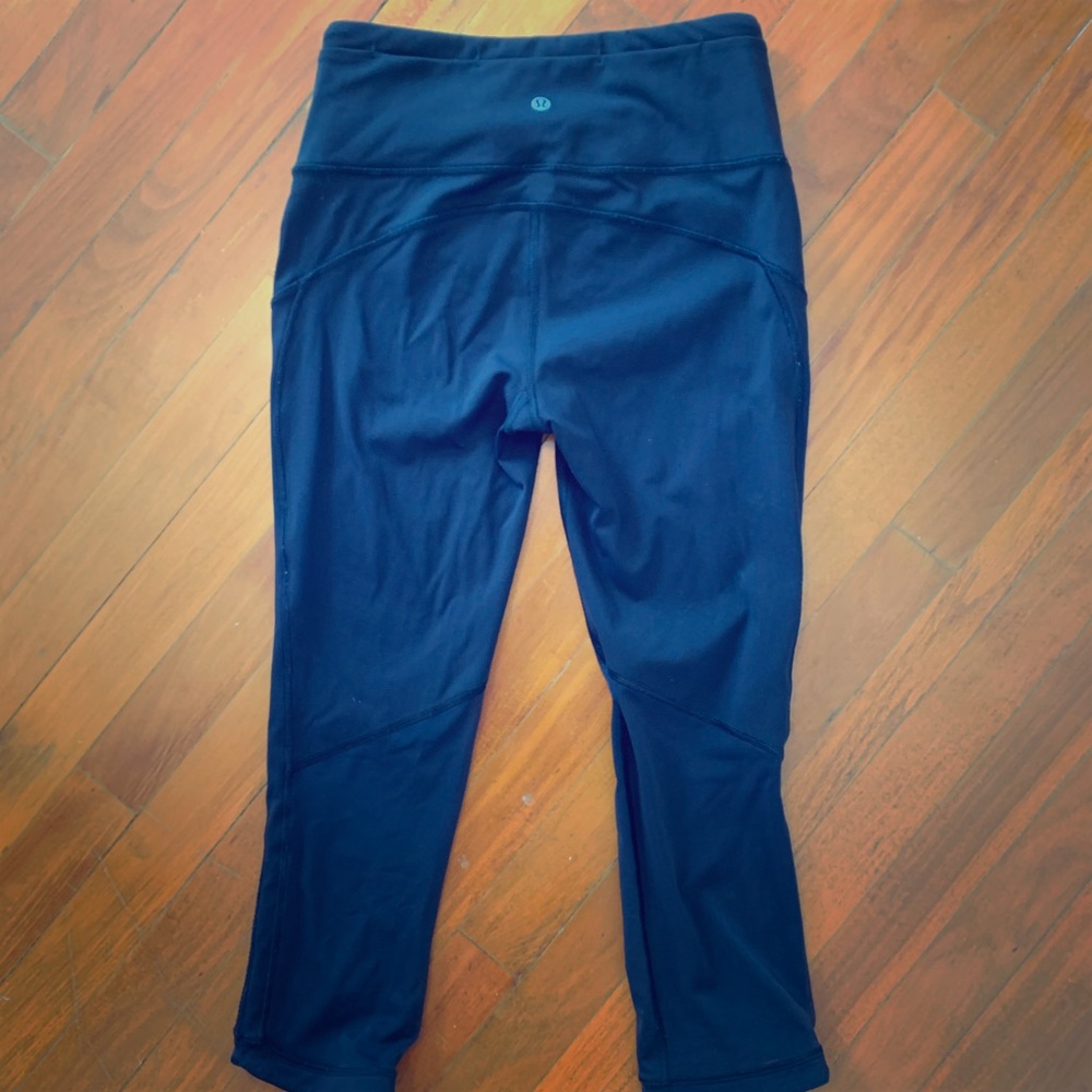Lululemon Hit It 21” Crop size 4